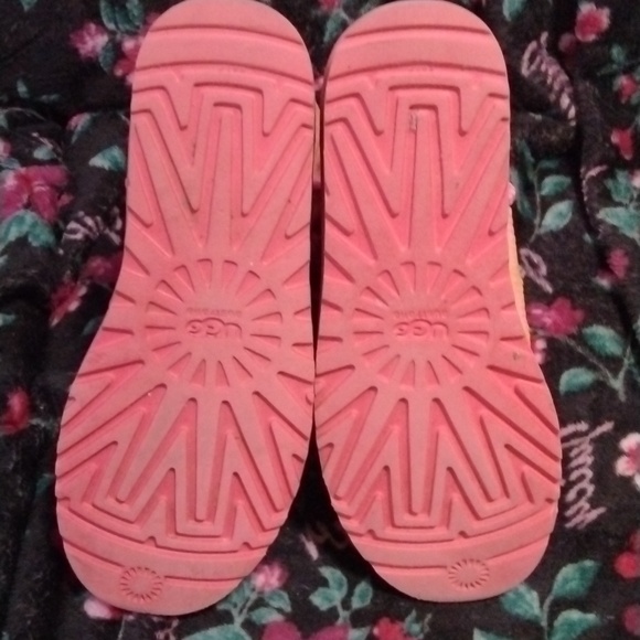 UGG- Sequin Pink Medium Boot Size 8 - Picture 8 of 9
